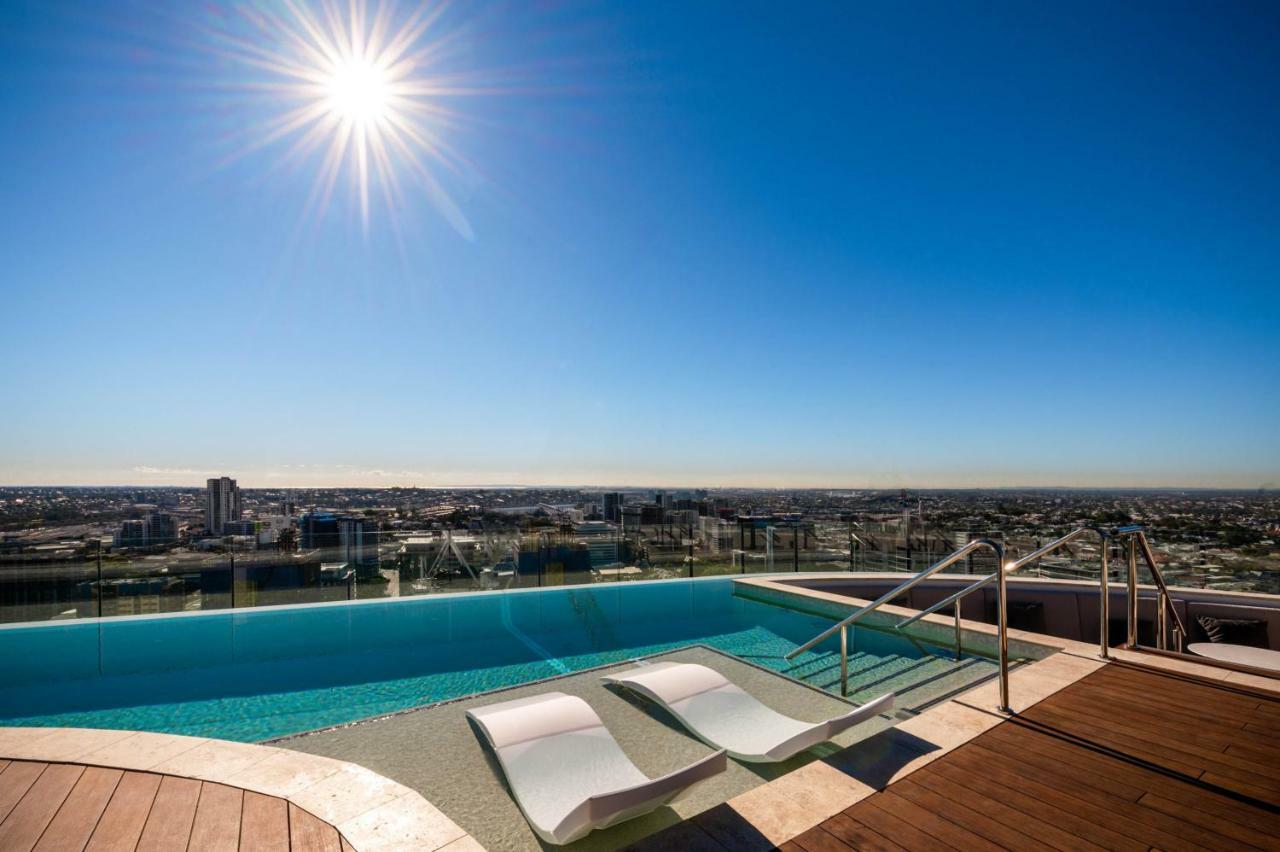 Fv By Peppers Aparthotel Brisbane Exteriör bild Skyline pool